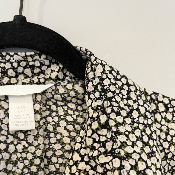 Floral Button-Up Blouse - Picture 3 of 5